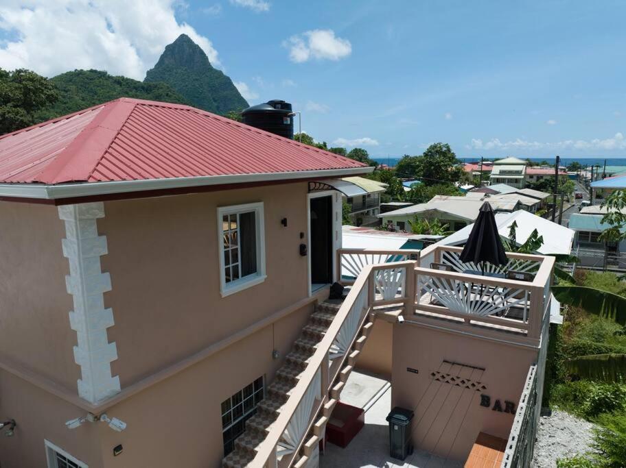 Maggie'S Inn Soufriere Exterior photo
